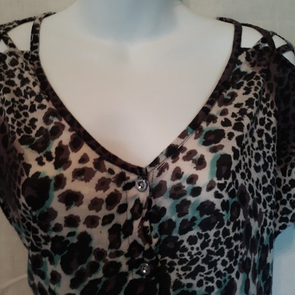 Rue 21 Cheetah Print Laced Shoulder Top - Picture 2 of 4